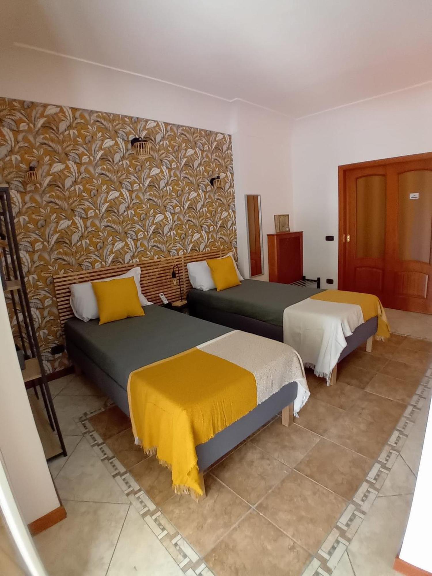 Hotel Reginella House Napoli Esterno foto