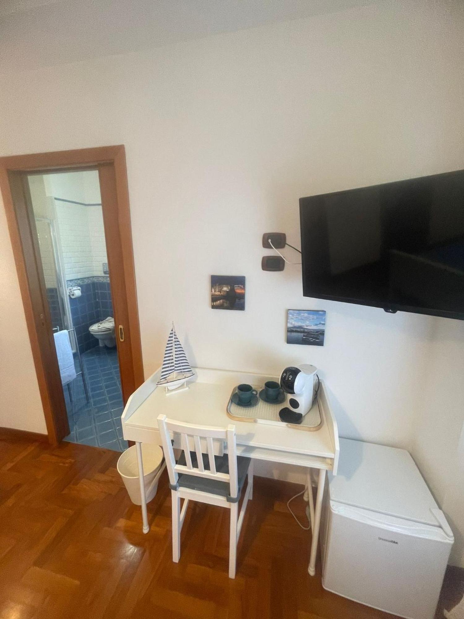 Hotel Reginella House Napoli Esterno foto