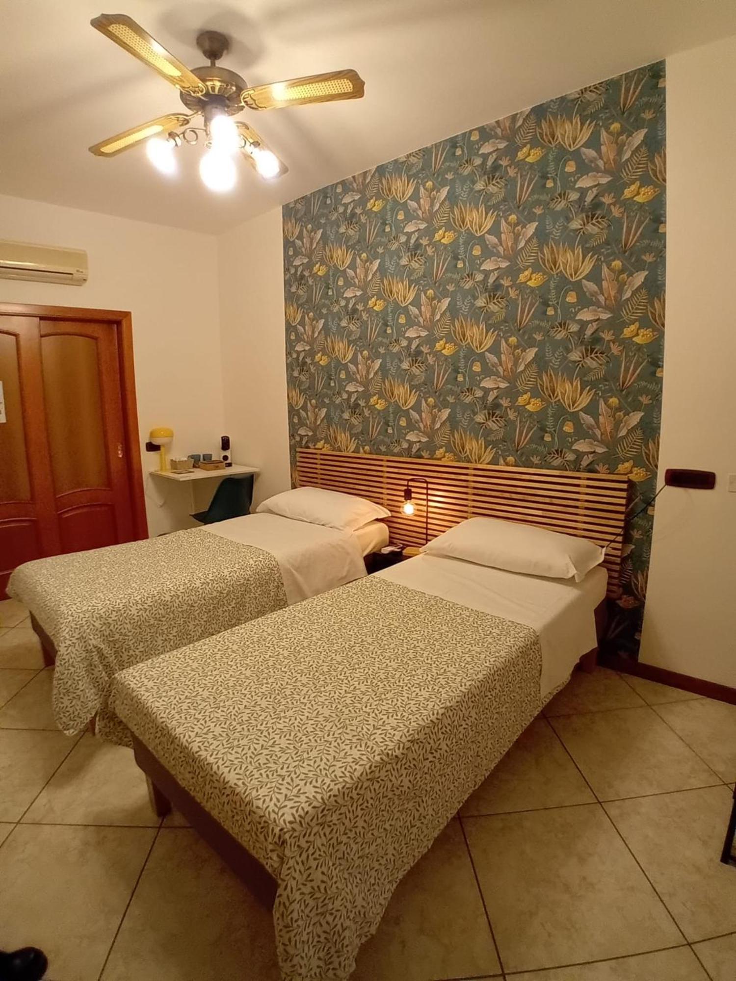 Hotel Reginella House Napoli Esterno foto